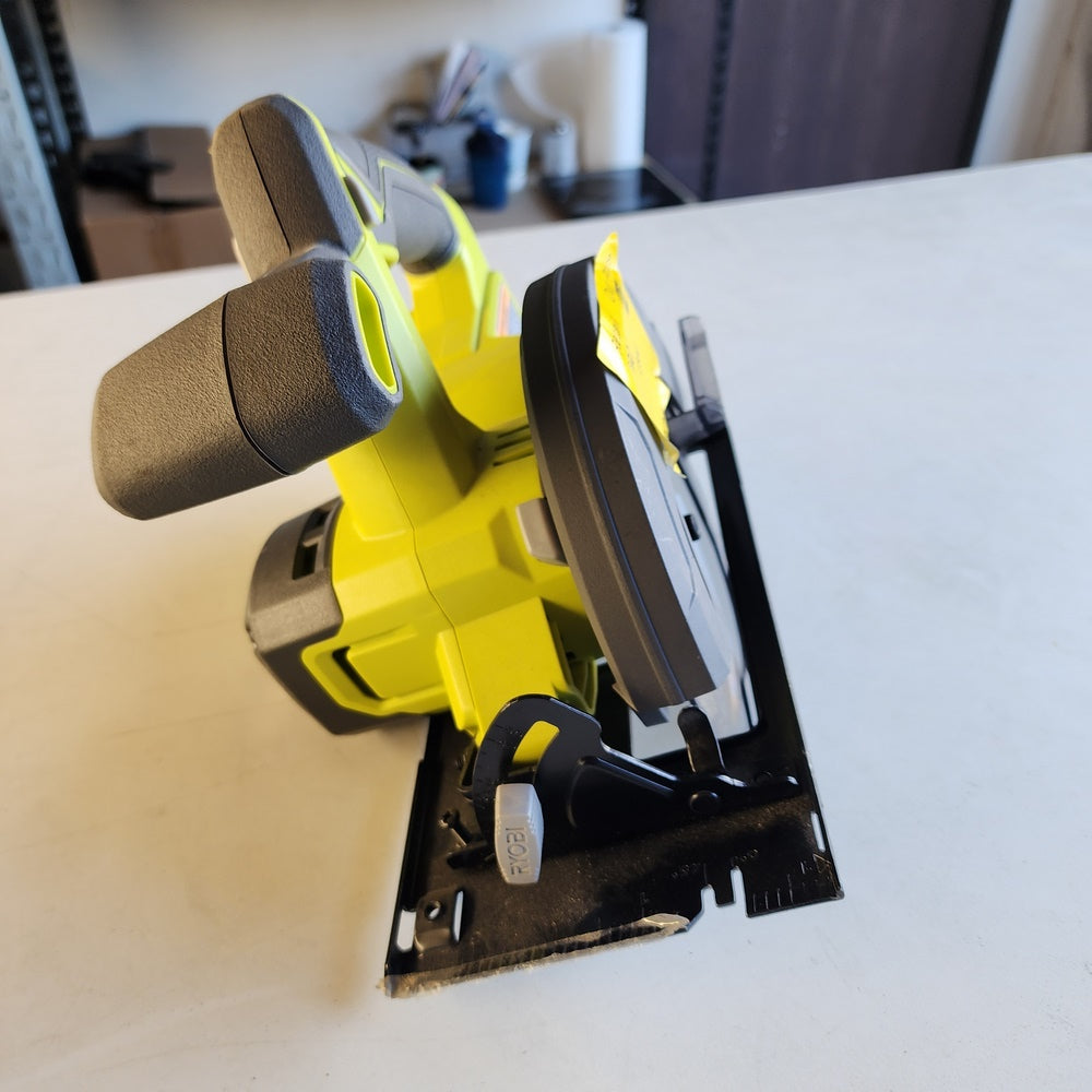 18V Cordless 5-1/2 in. Circular Saw 18V Cordless 5-1/2 in. Circular Saw
